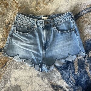 H&M scalloped edge shorts, Size 6
